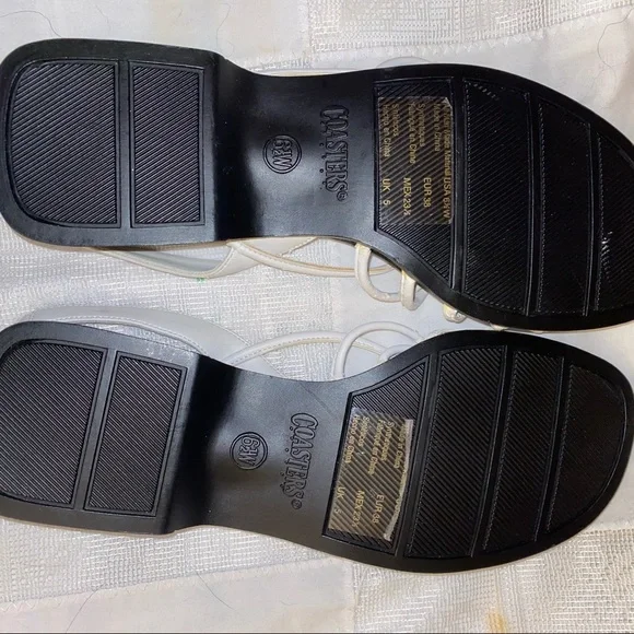 Coasters Flat White Sandals. Size 6.5 W - Picture 3 of 4